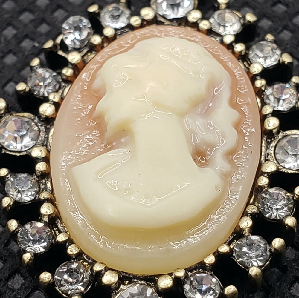 Pink Cameo Lady Sillouette Pendant with Rhinestones Border - Picture 6 of 7